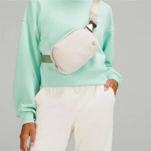 Lululemon Everywhere Sherpa Belt Bag